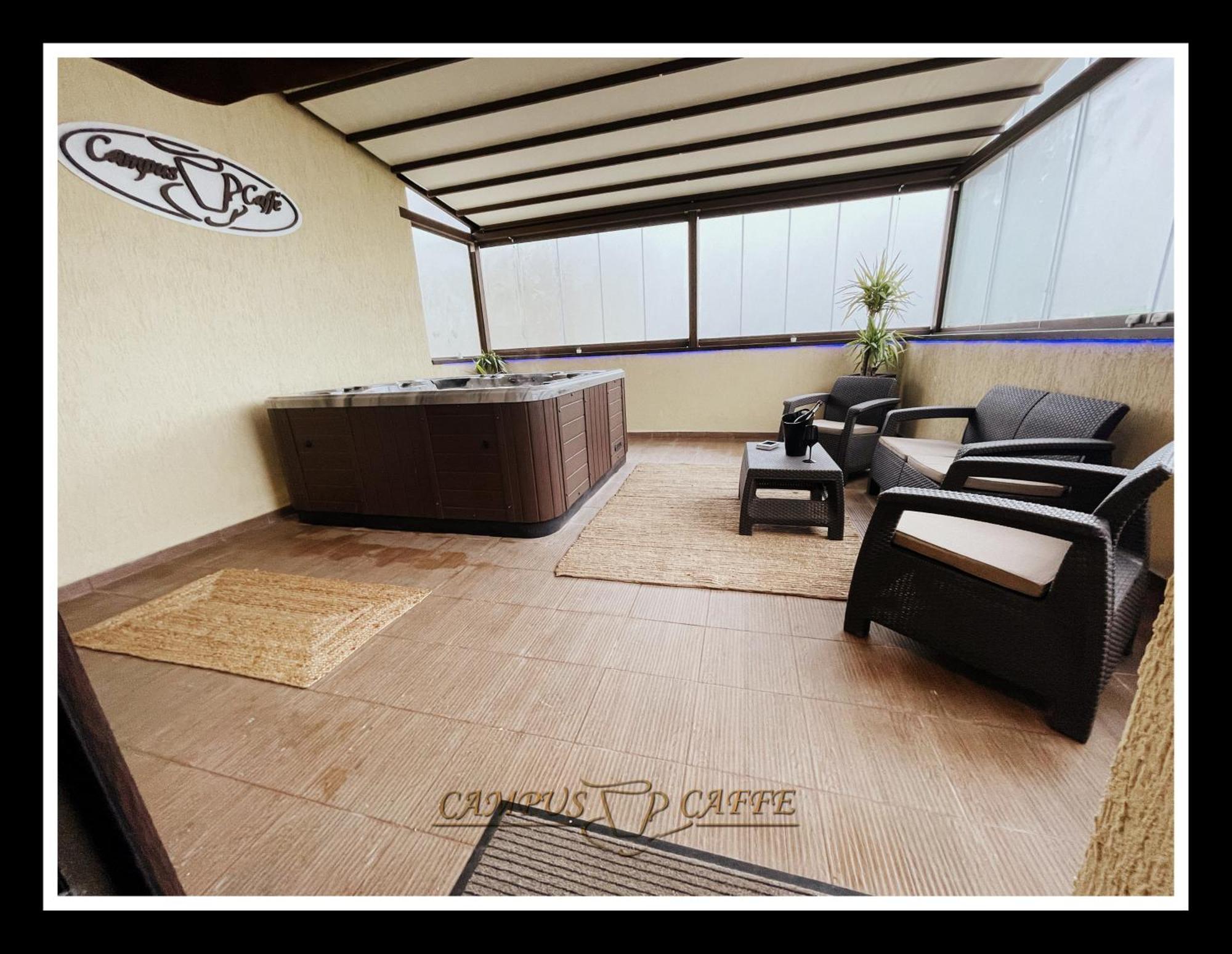 Campus Caffe Mansion Hotel Buzău Quarto foto
